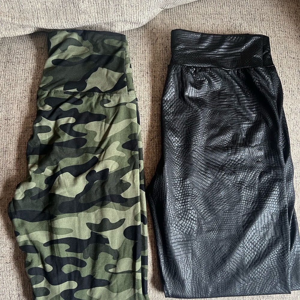 SHEIN Camouflage and Black Textured Leggings
